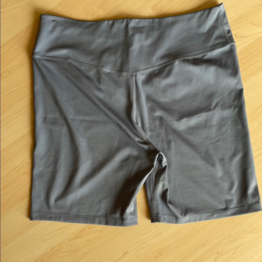 Nike Women's One High-Waisted Biker Shorts 6” Inseam - Grey - Picture 4 of 5
